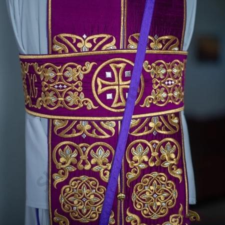 Priestvestment Dress